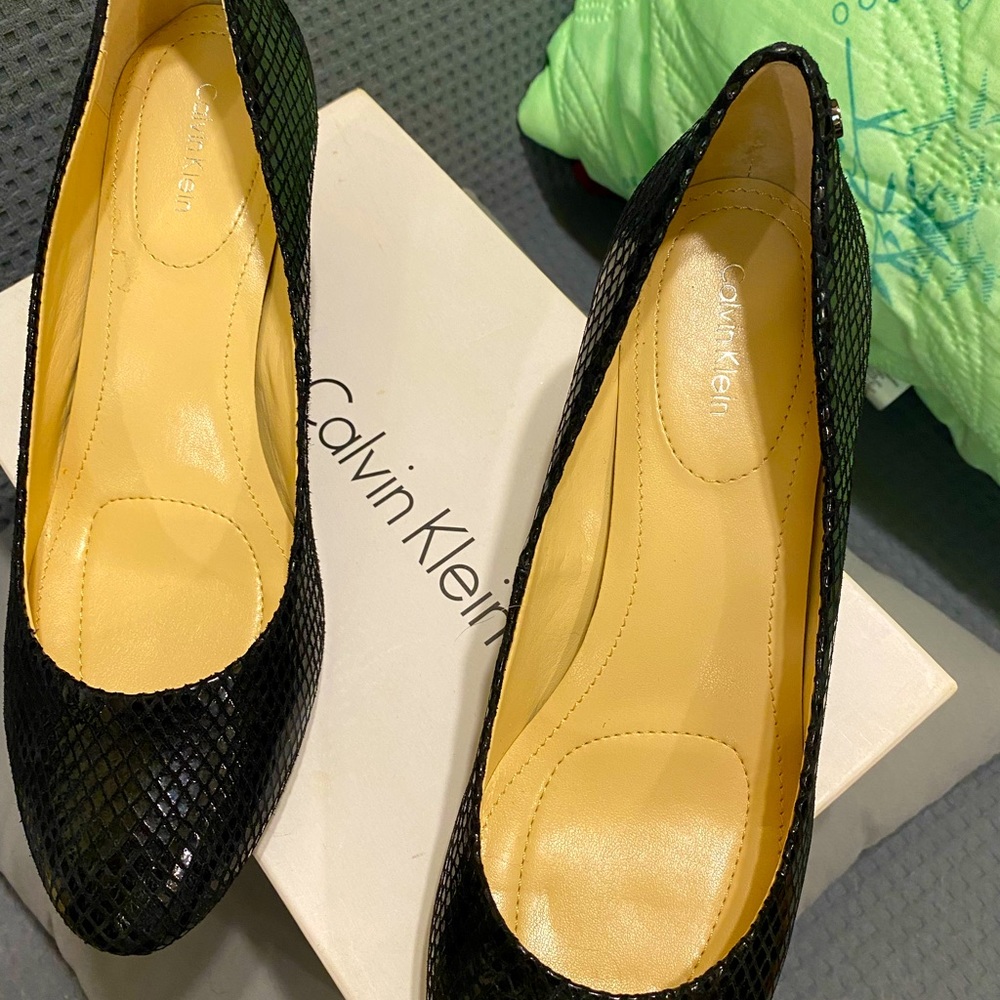 Authentic Calvin Klein Shakeskin wedges, NWT - Picture 3 of 4